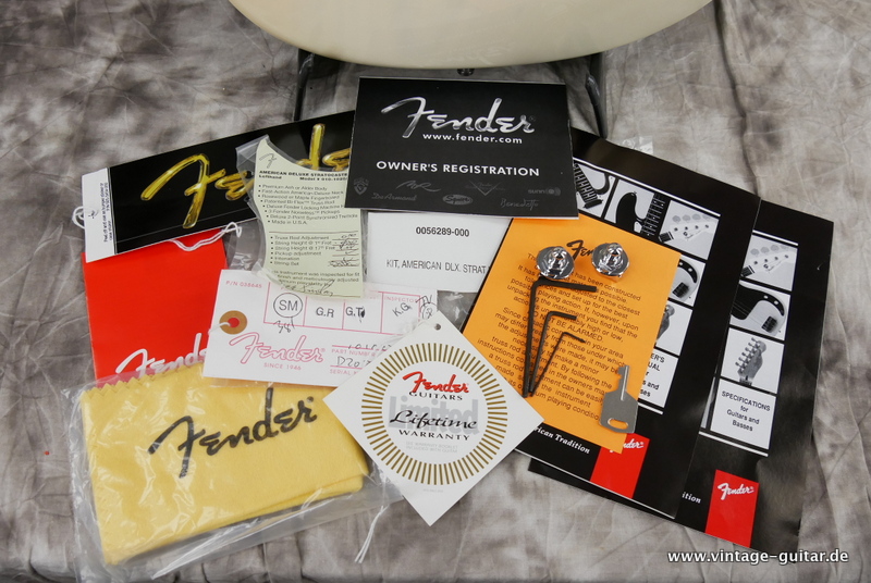 img/vintage/5478/Fender_Stratocaster_American_deluxe_2001_Left_hand_blond_USA-018.JPG