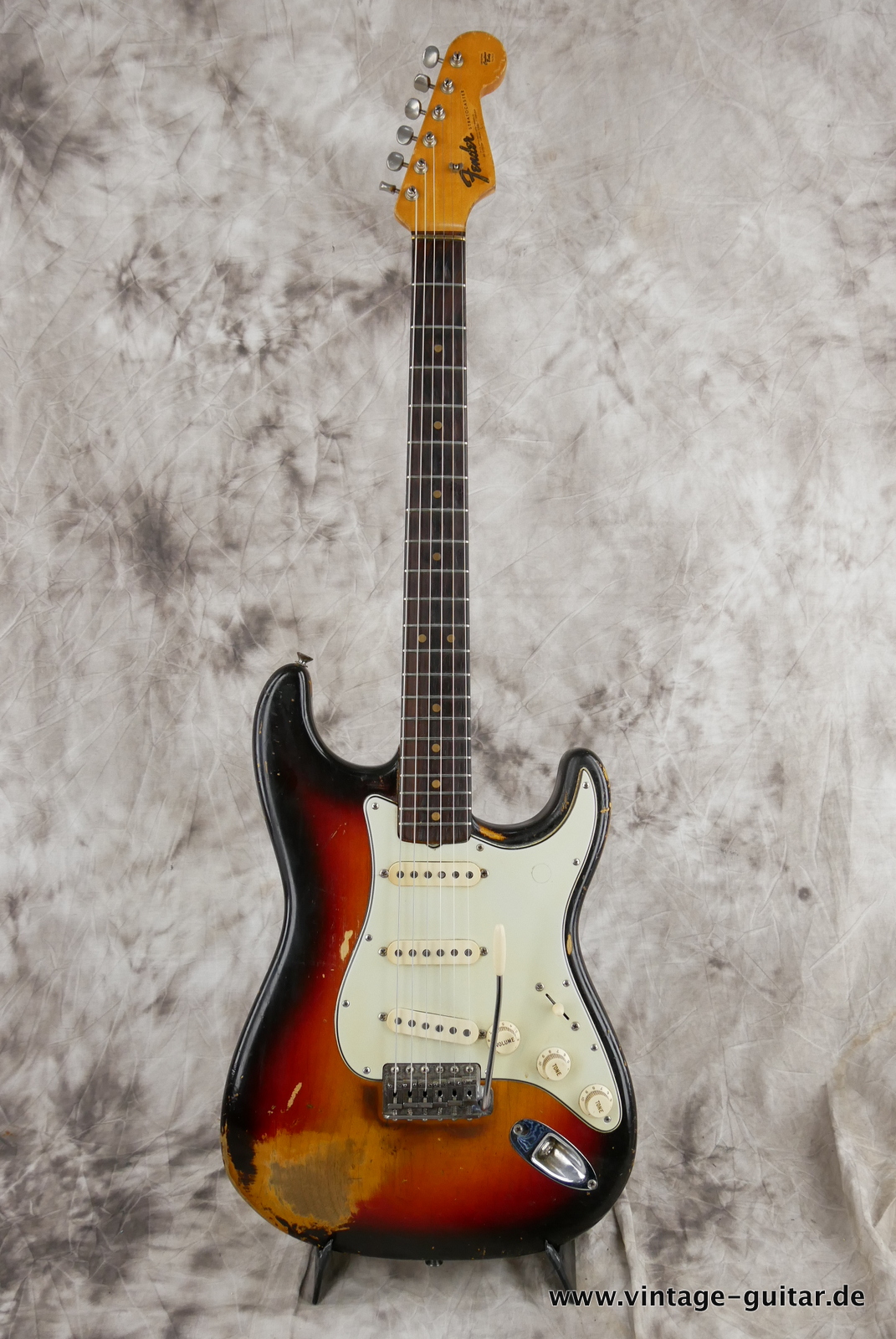 Fender-Stratocaster-1964:1965-first-owner-sunburst-001.JPG
