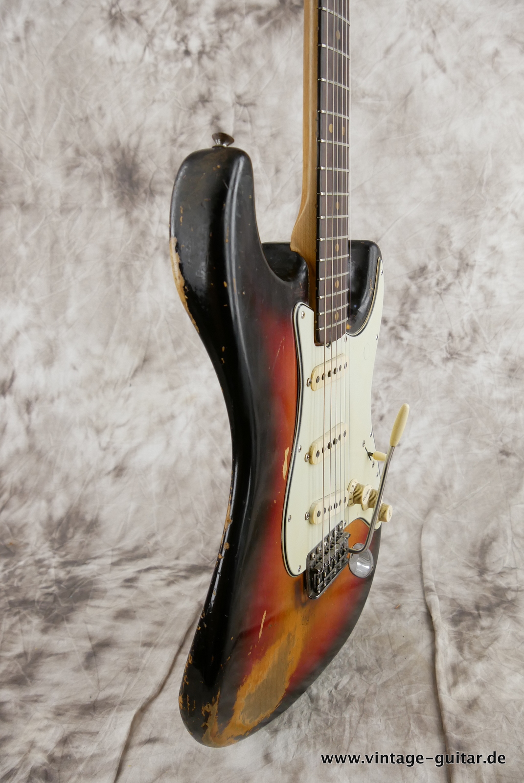 Fender-Stratocaster-1964:1965-first-owner-sunburst-009.JPG