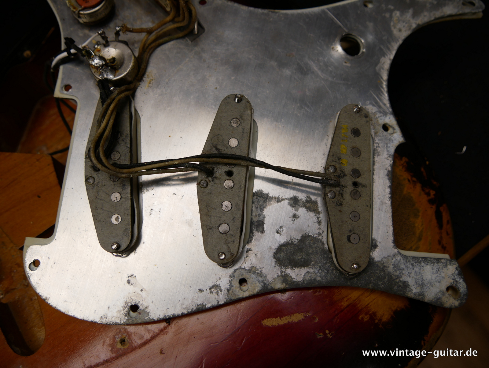 Fender-Stratocaster-1964:1965-first-owner-sunburst-029.JPG