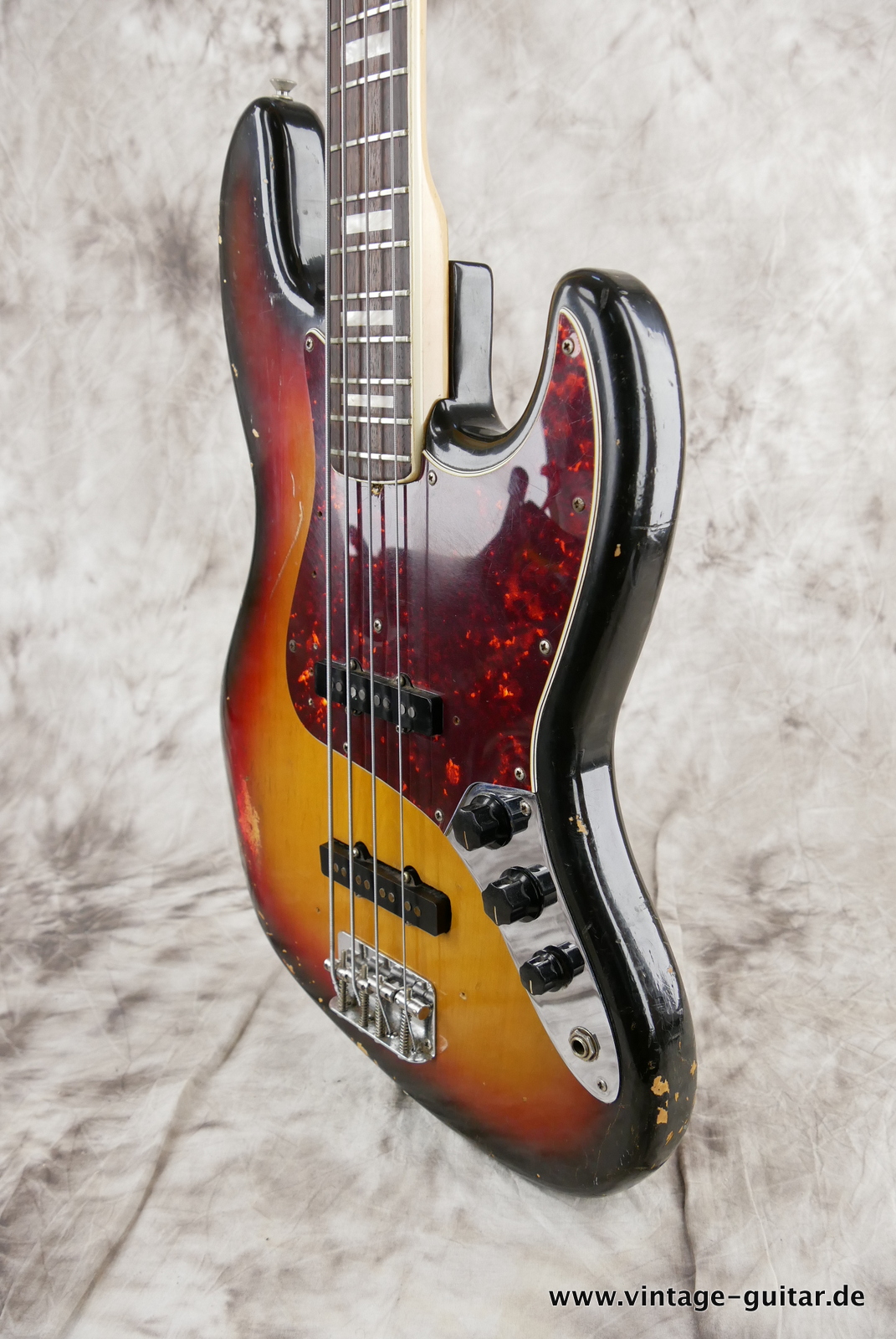img/vintage/5483/Fender-Jazz-Bass-alder-body-1974-sunburst-010.JPG