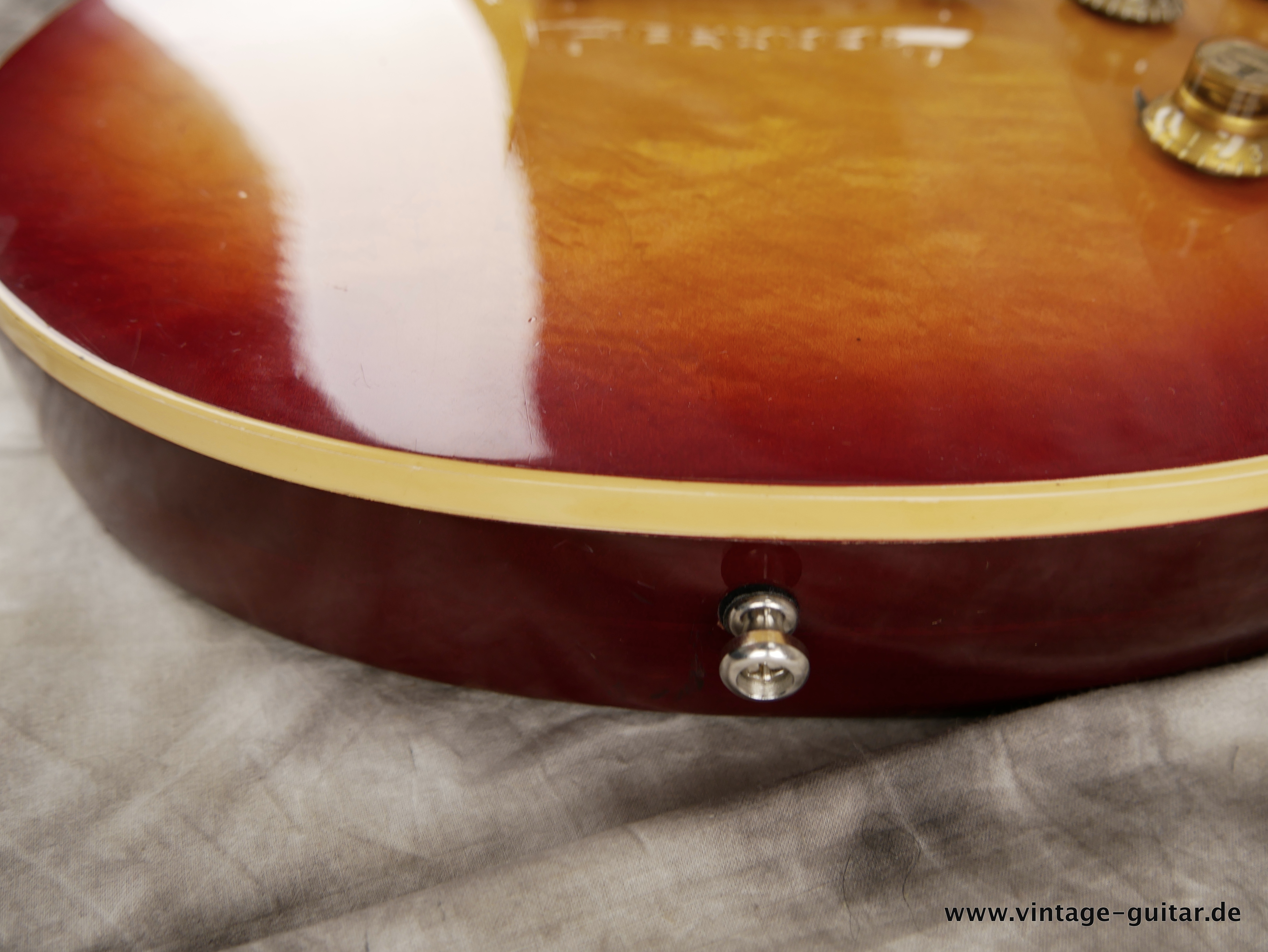 Gibson-Les-Paul-Deluxe-1975-cherry-burst-016.JPG