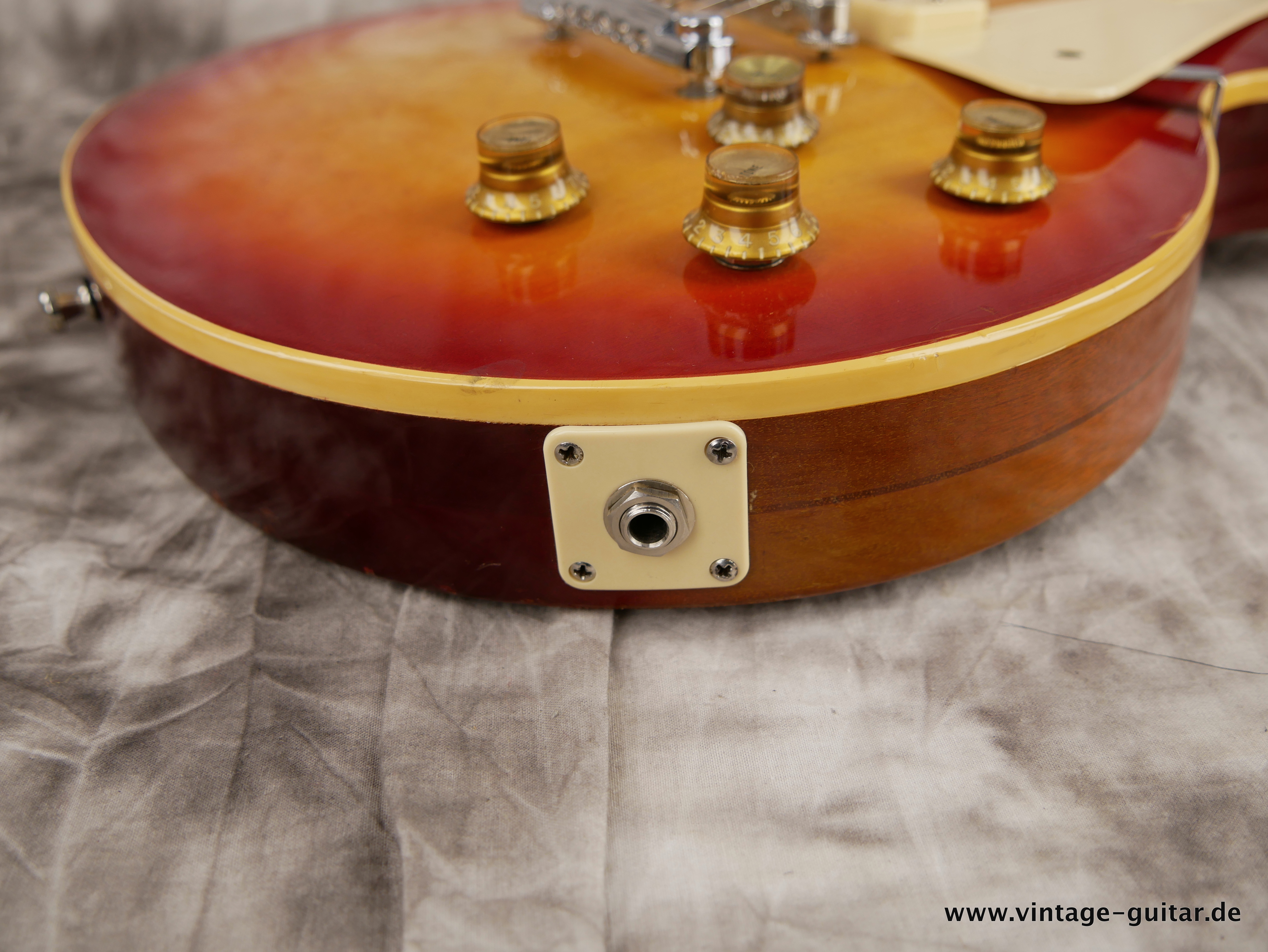 Gibson-Les-Paul-Deluxe-1975-cherry-burst-020.JPG