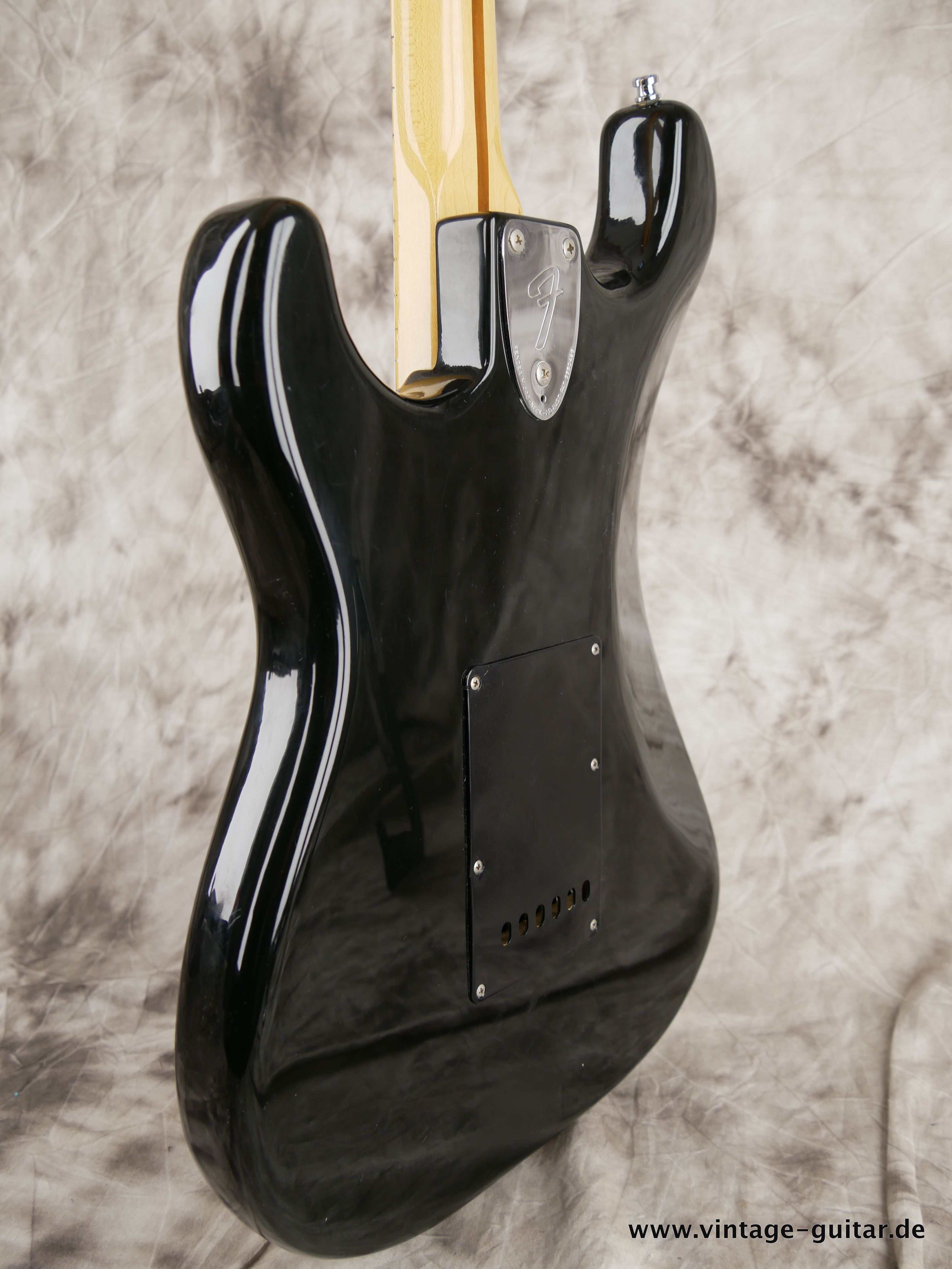 img/vintage/5487/Fender-Stratocaster-1981-black-007.JPG