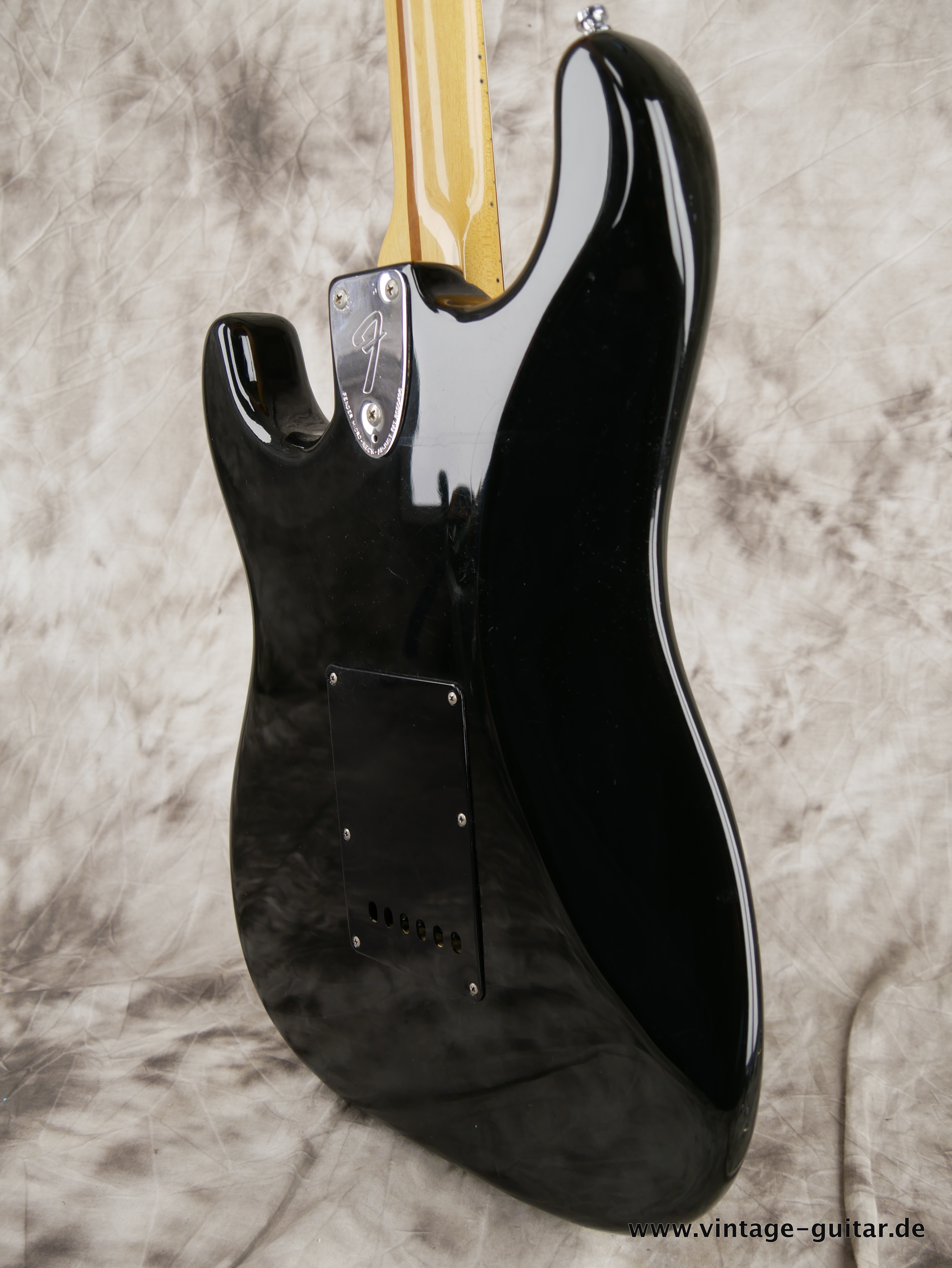 img/vintage/5487/Fender-Stratocaster-1981-black-008.JPG