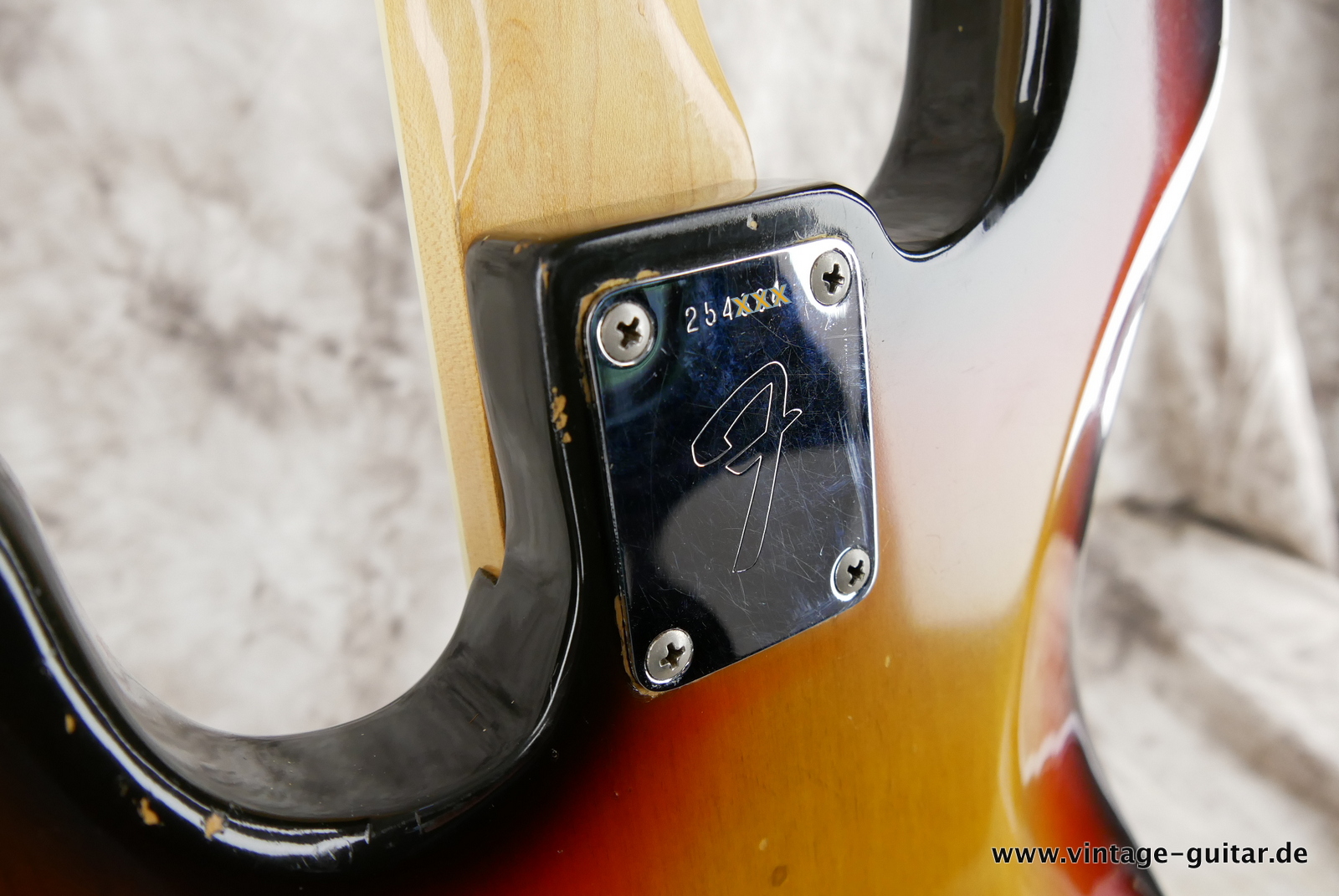 Fender-Jazz-Bass-1969-sunburst-013.JPG