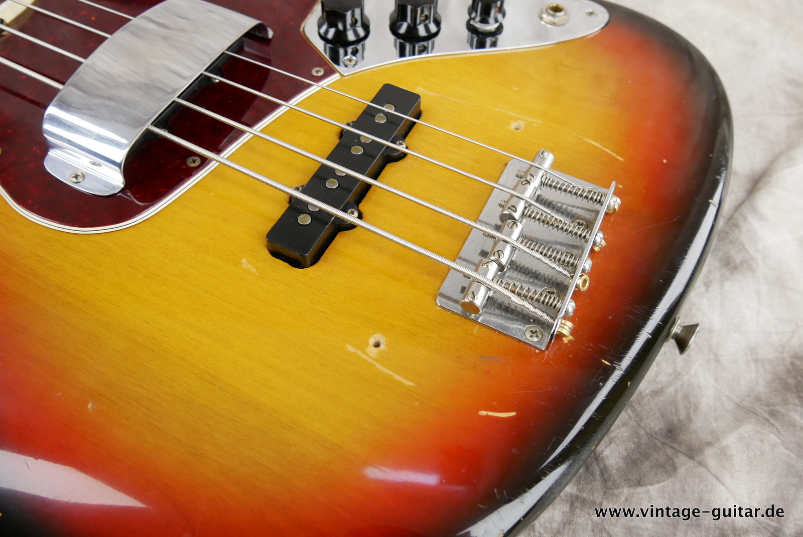 Fender-Jazz-Bass-1969-sunburst-014.JPG