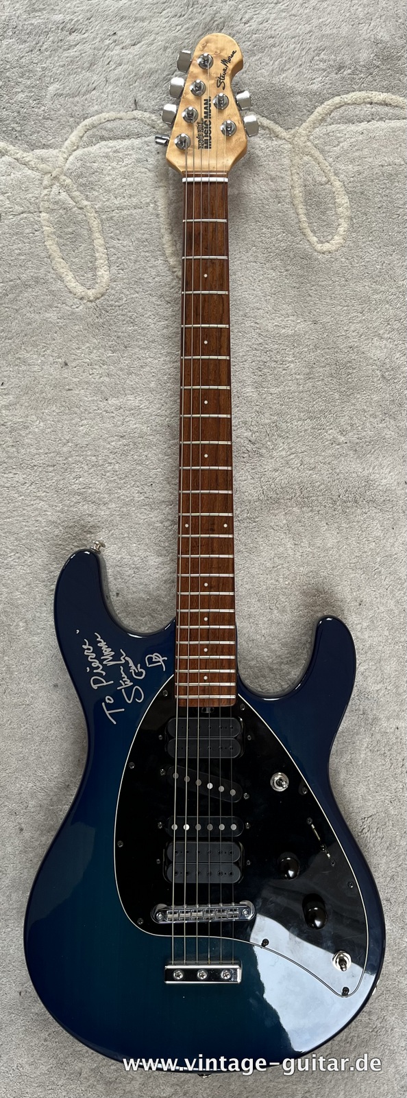 img/vintage/5492/Music_Man_Steve_Morse_Blue_Burst_USA_2005-001.jpg