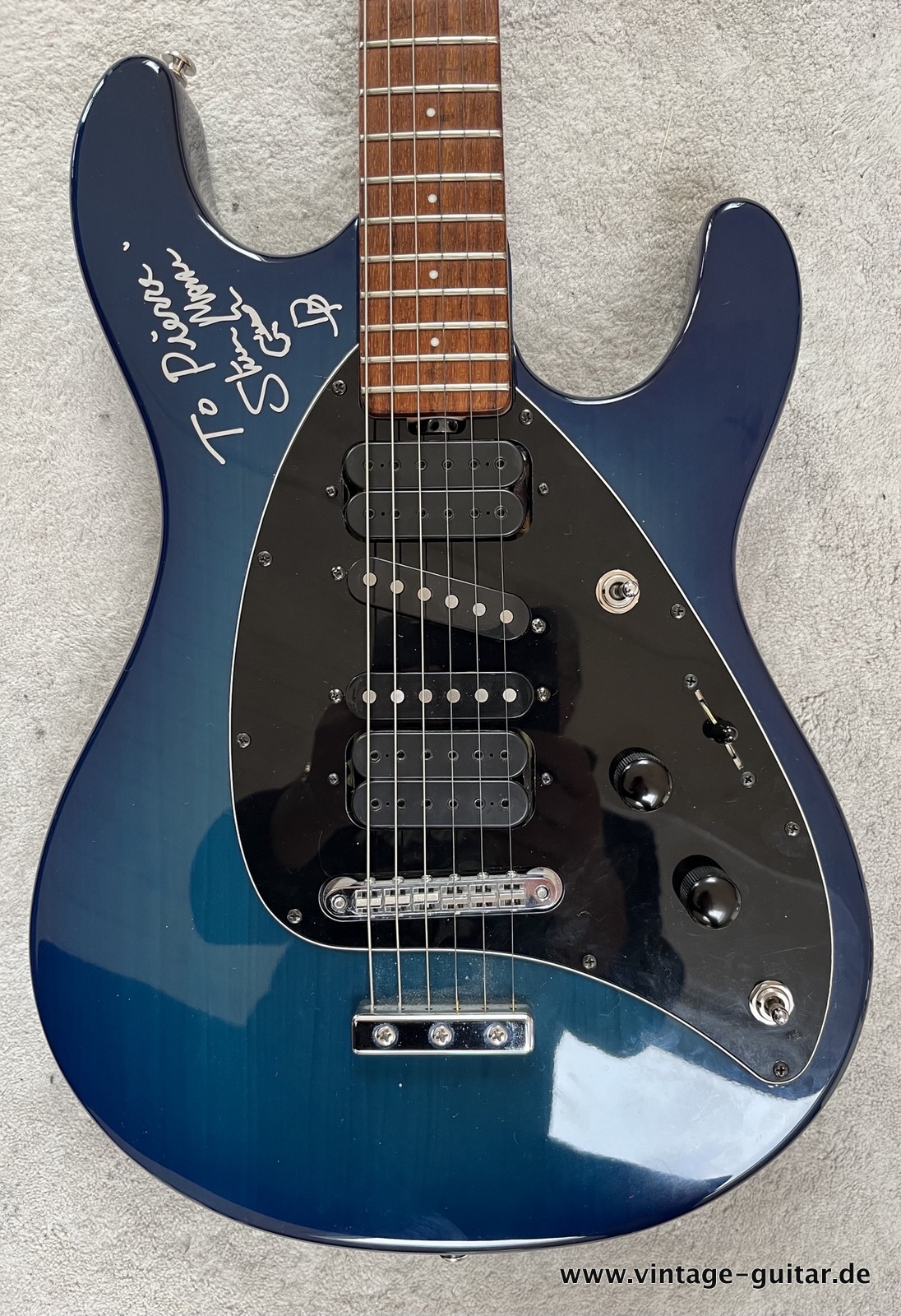 img/vintage/5492/Music_Man_Steve_Morse_Blue_Burst_USA_2005-002.jpg