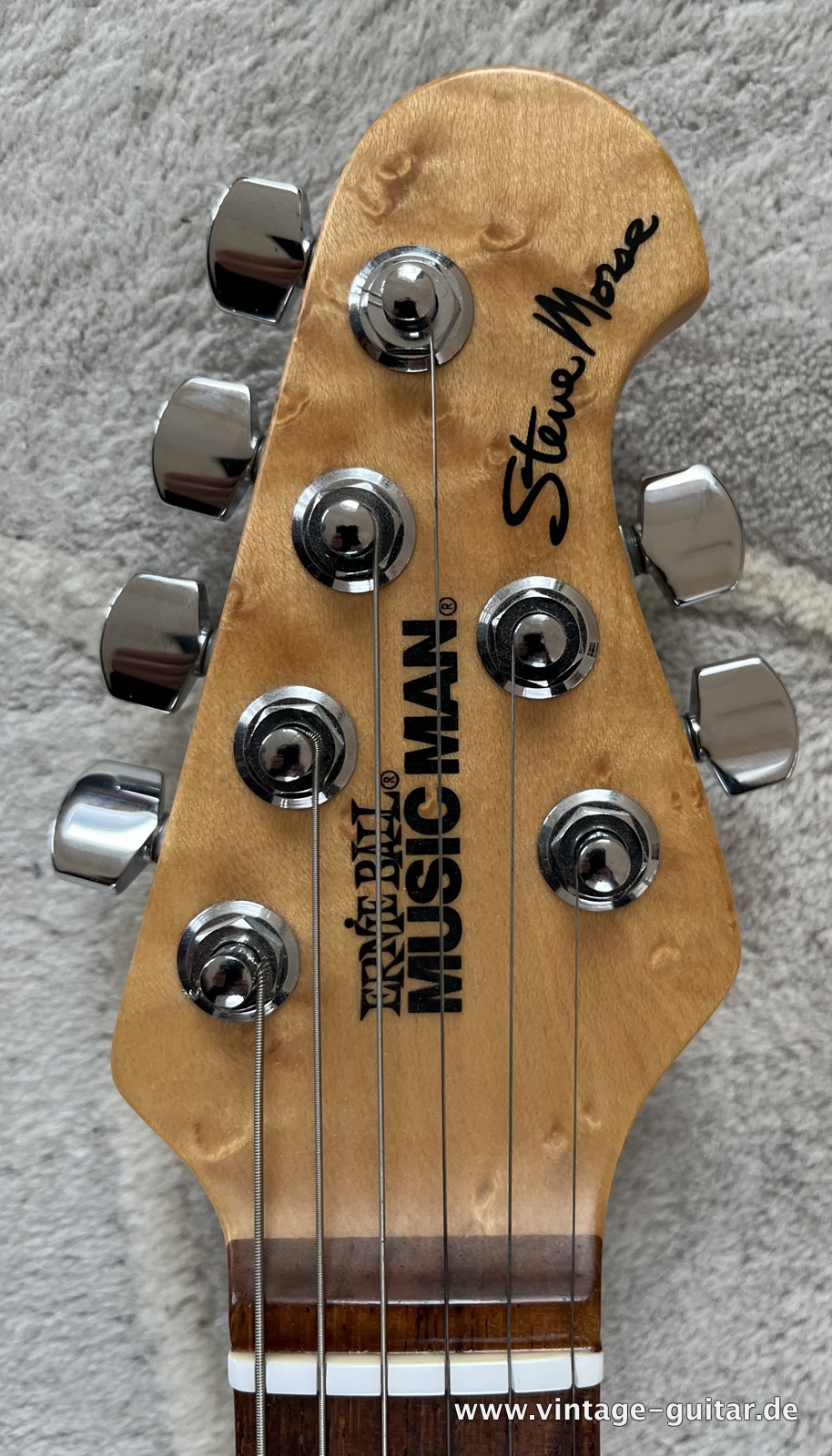 img/vintage/5492/Music_Man_Steve_Morse_Blue_Burst_USA_2005-004.jpg