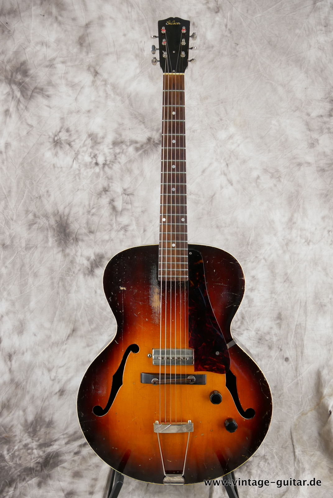 Gibson_ES_150_P_13_PU_sunburst_1942-001.JPG