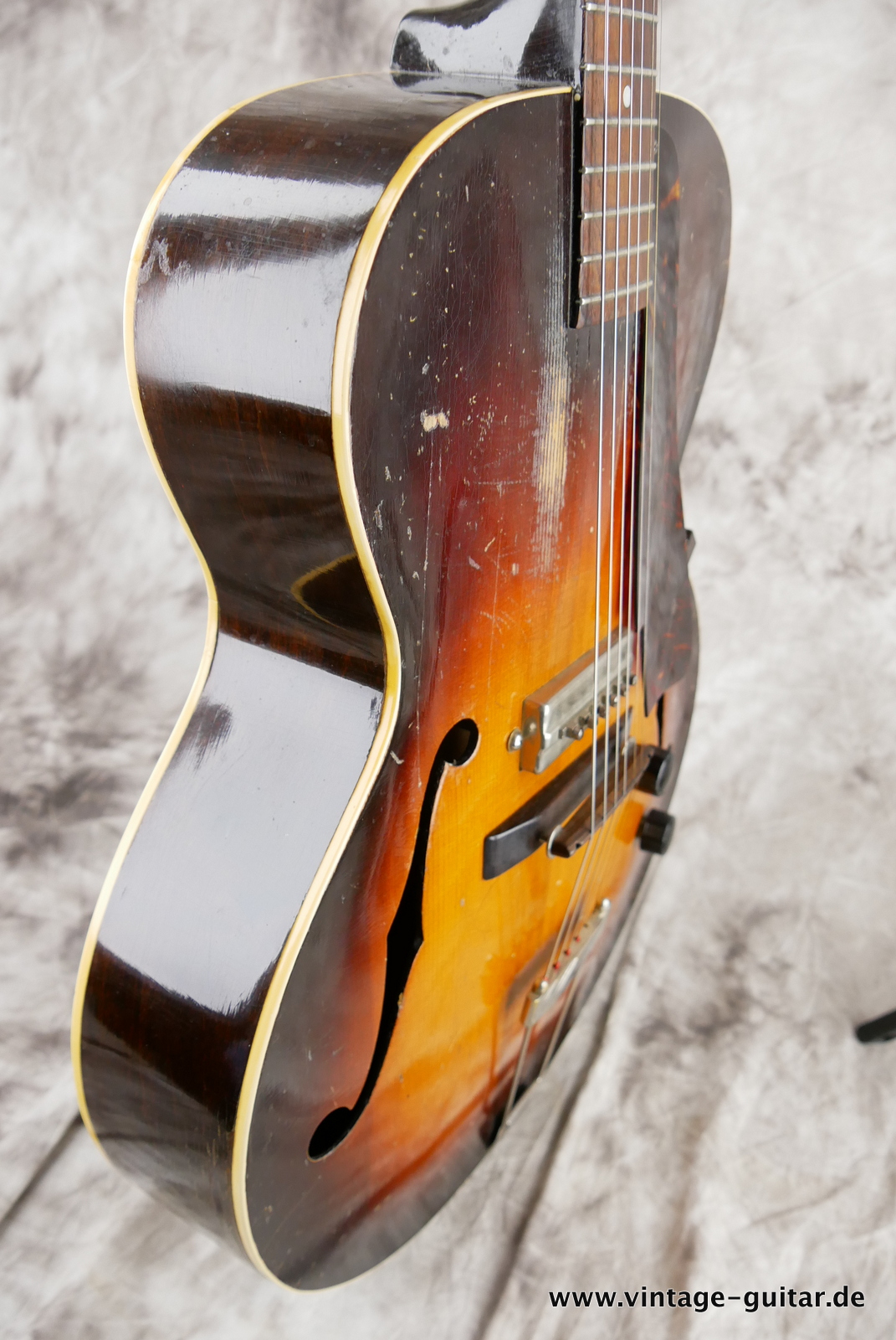img/vintage/5496/Gibson_ES_150_P_13_PU_sunburst_1942-005.JPG