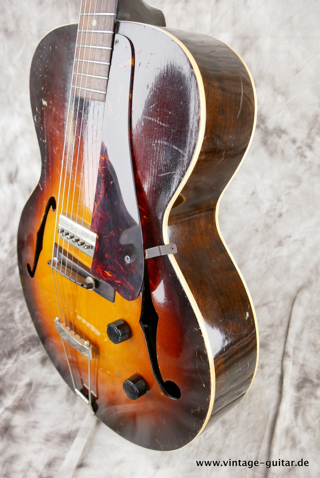 img/vintage/5496/Gibson_ES_150_P_13_PU_sunburst_1942-006.JPG