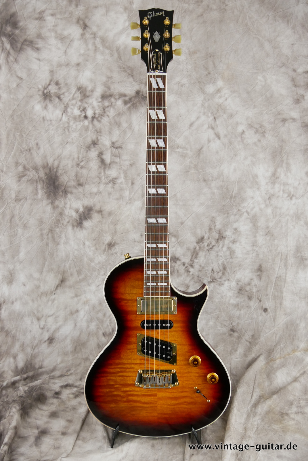 Gibson_Nighthawk_Std_DSS3_20th_anniversary_USA_sunburst_2013-001.JPG