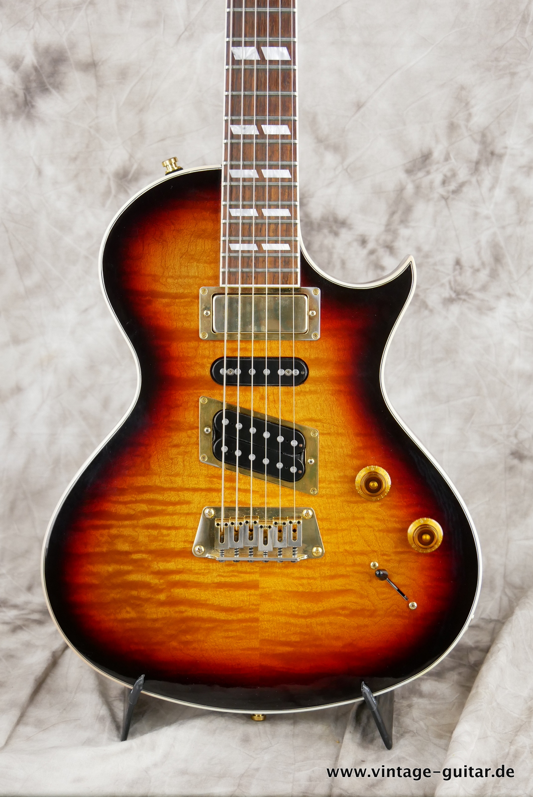 Gibson_Nighthawk_Std_DSS3_20th_anniversary_USA_sunburst_2013-003.JPG