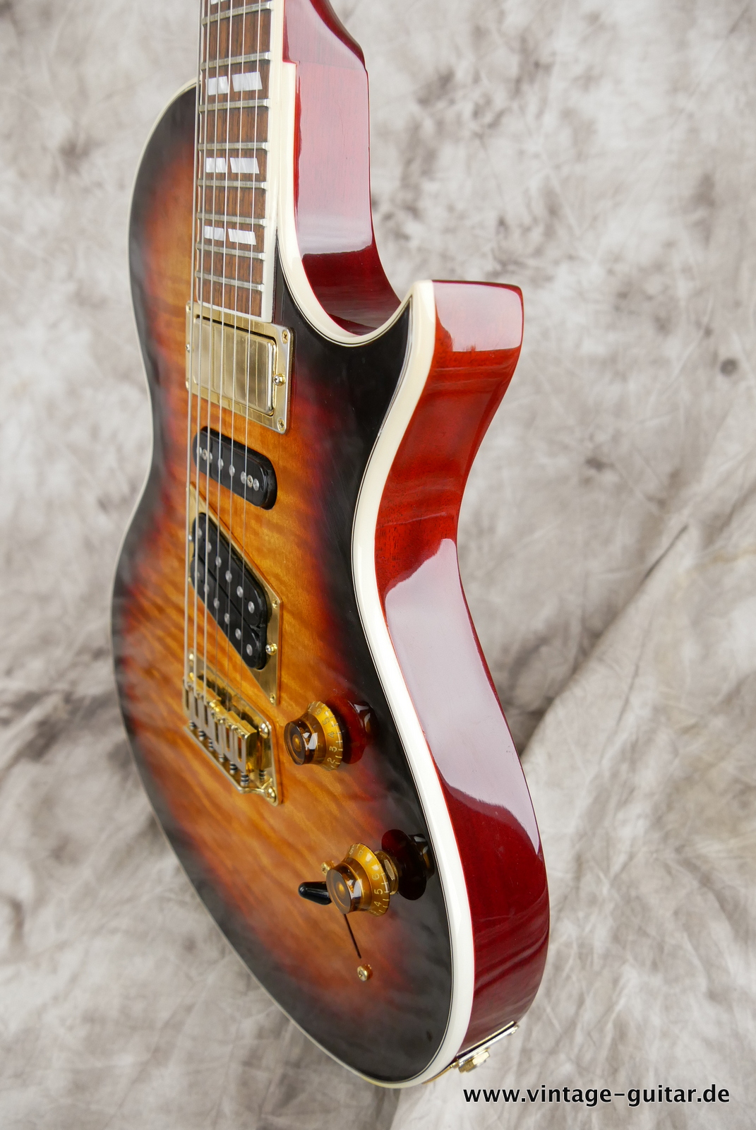 img/vintage/5499/Gibson_Nighthawk_Std_DSS3_20th_anniversary_USA_sunburst_2013-006.JPG