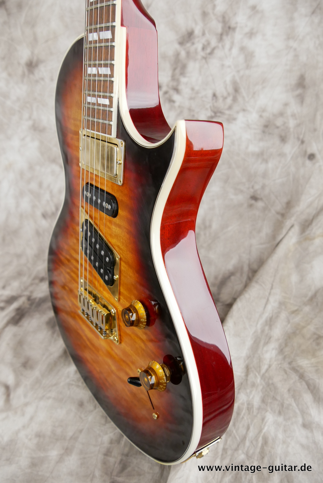 Gibson_Nighthawk_Std_DSS3_20th_anniversary_USA_sunburst_2013-006.JPG