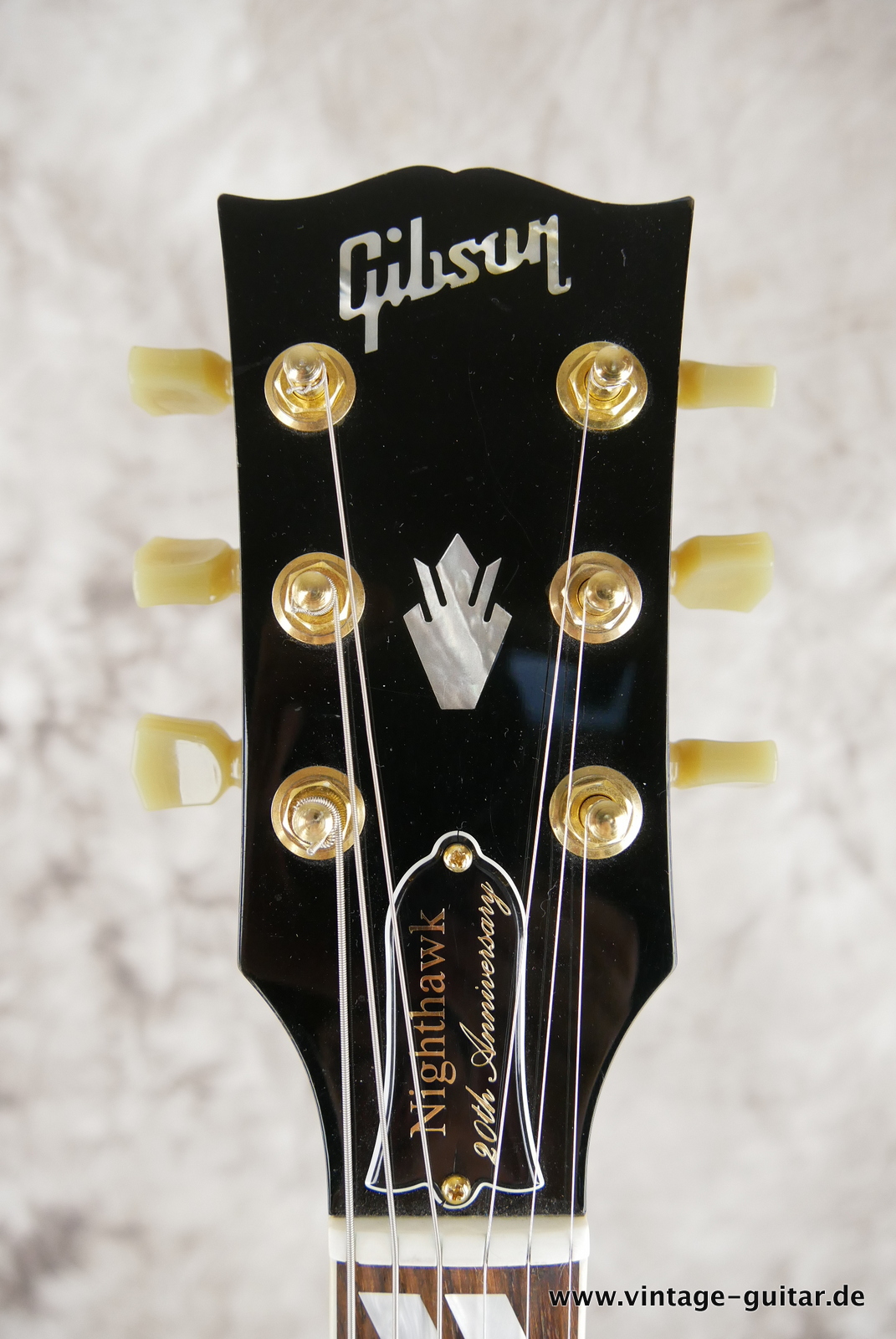 img/vintage/5499/Gibson_Nighthawk_Std_DSS3_20th_anniversary_USA_sunburst_2013-009.JPG