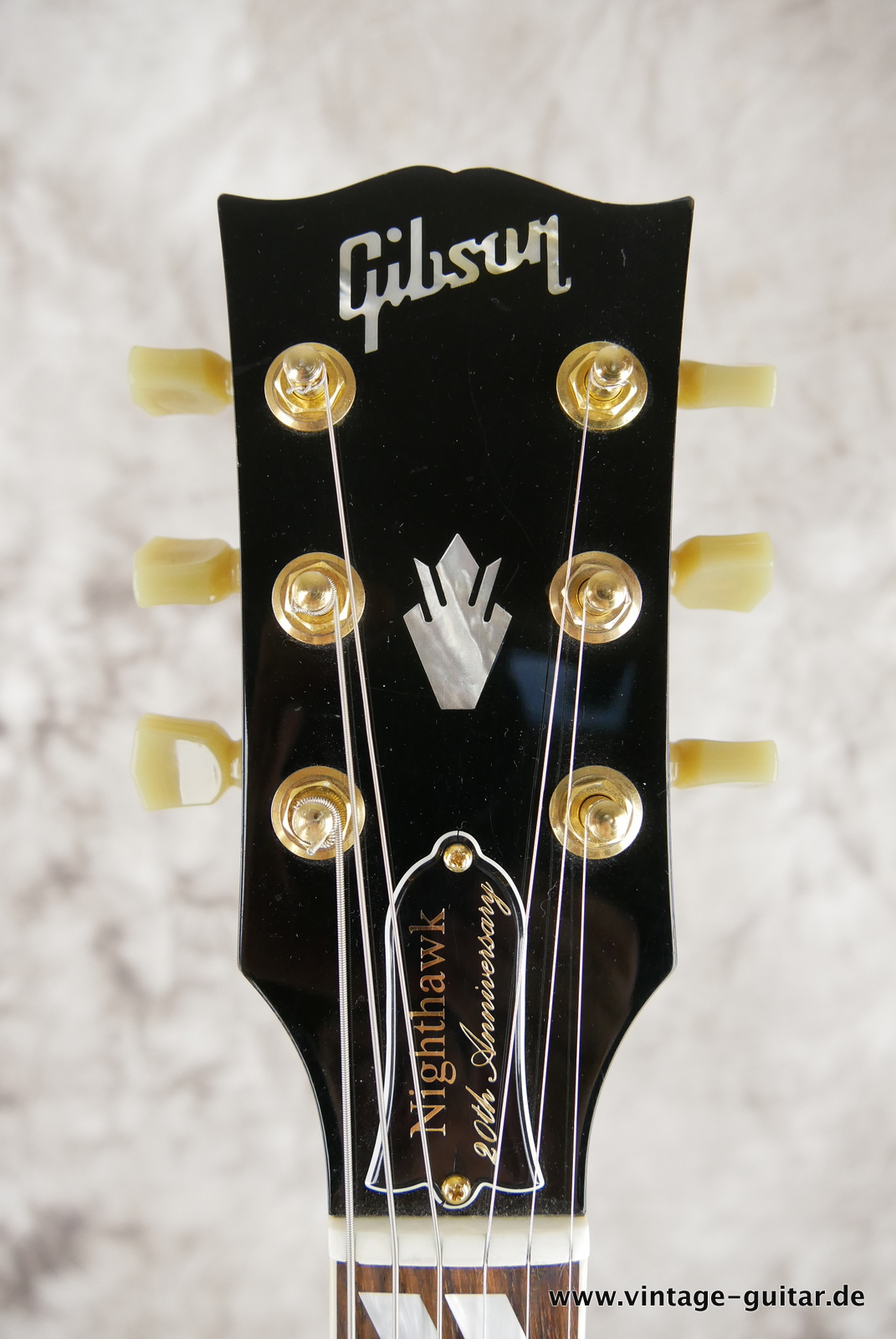 Gibson_Nighthawk_Std_DSS3_20th_anniversary_USA_sunburst_2013-009.JPG