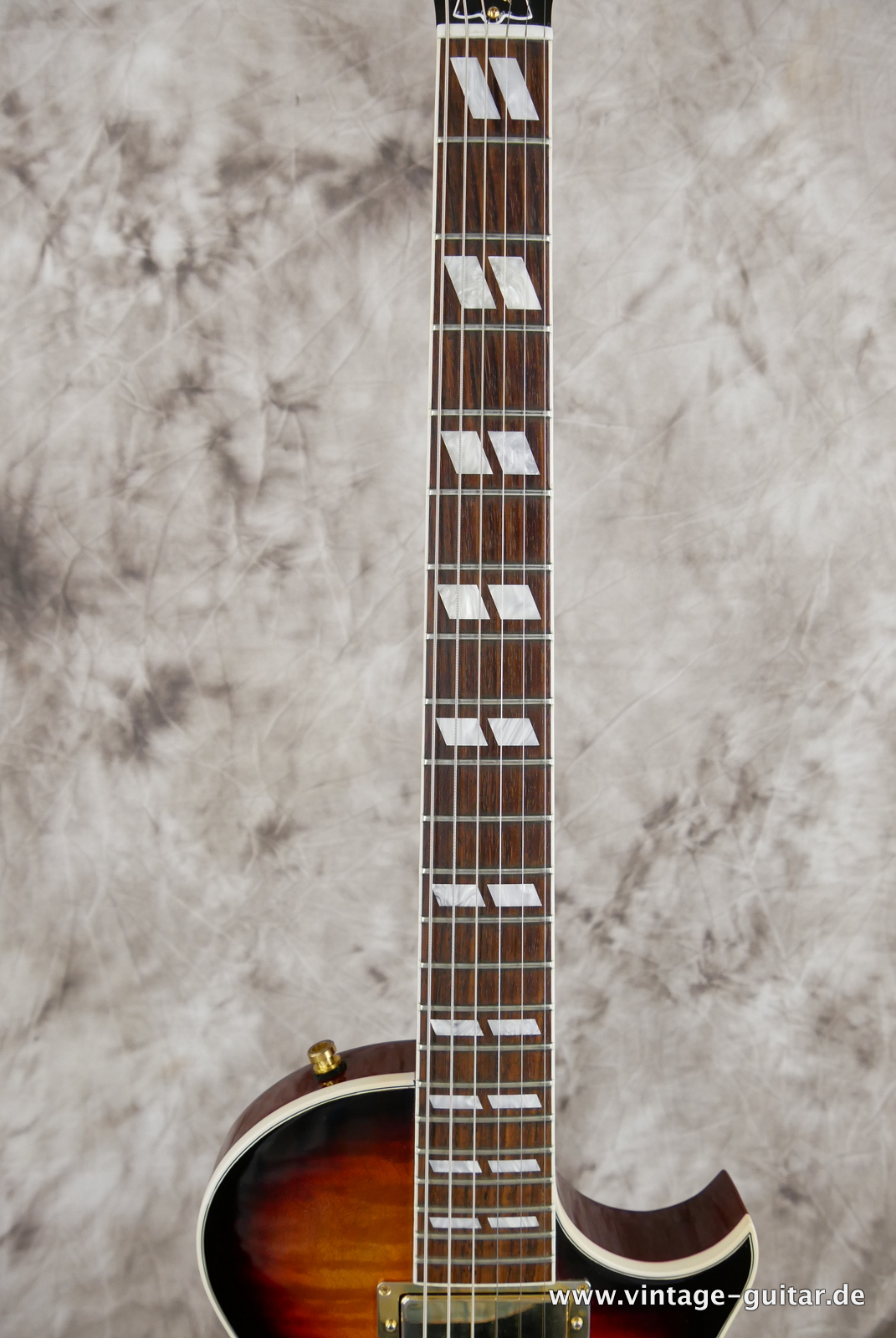 Gibson_Nighthawk_Std_DSS3_20th_anniversary_USA_sunburst_2013-011.JPG