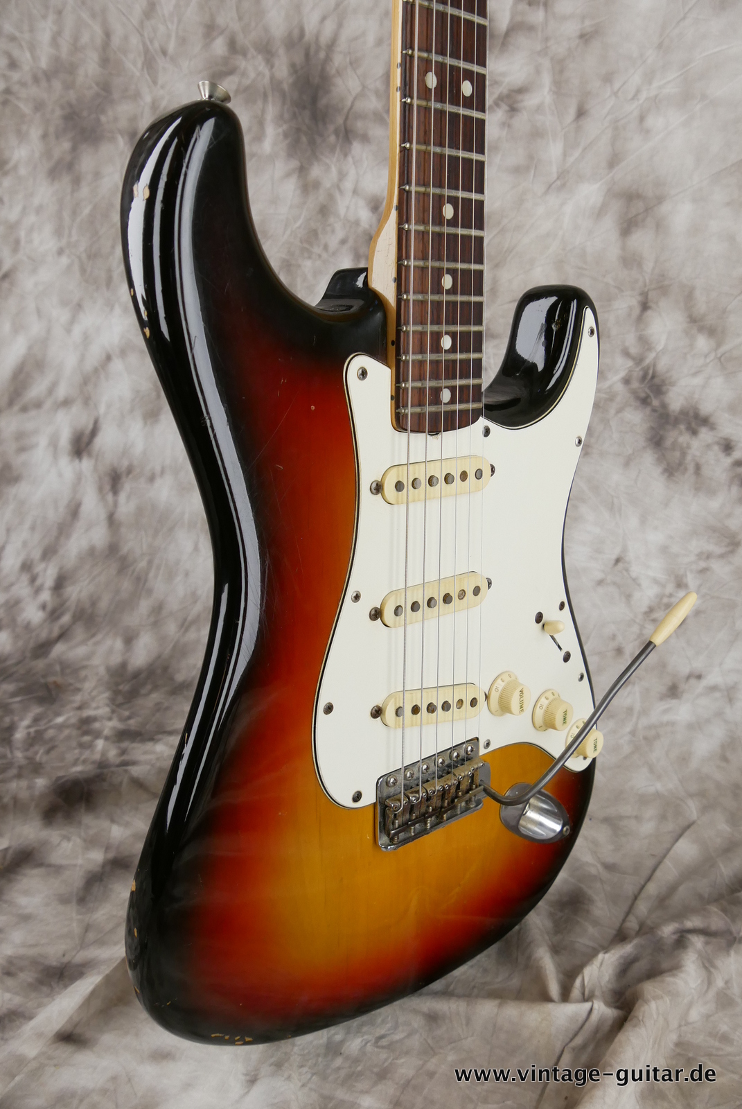 img/vintage/5501/Fender-Stratocaster-1971-sunburst-4-hole-005.JPG