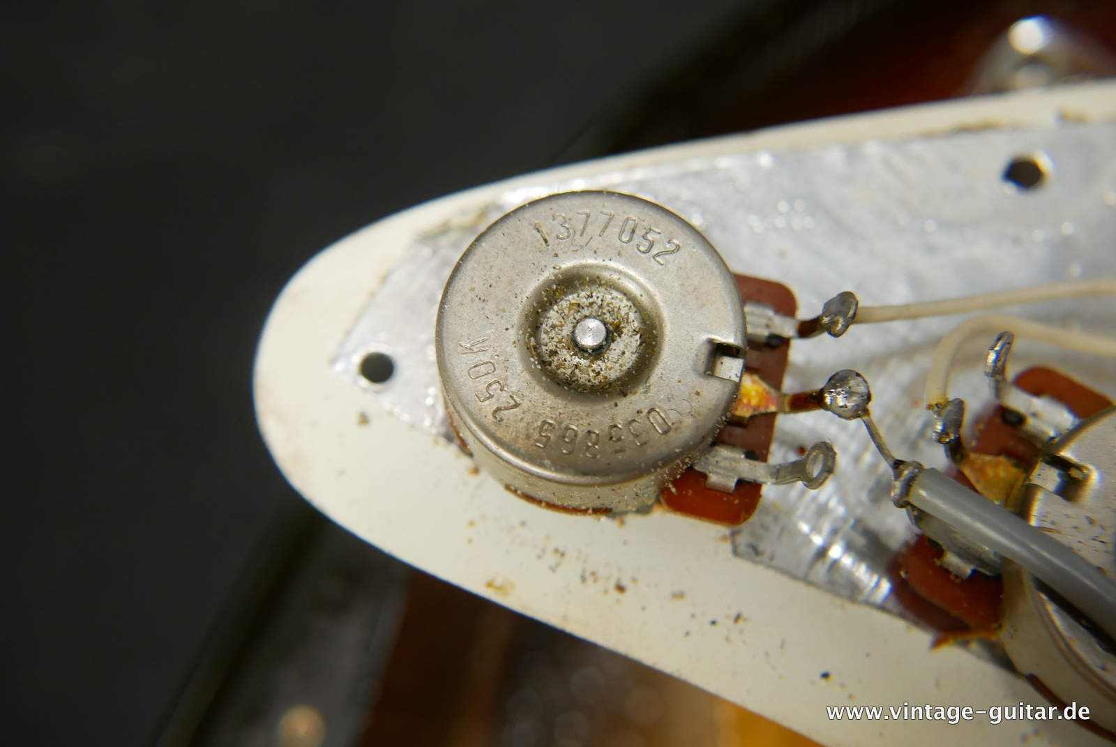 Fender-Stratocaster-1971-sunburst-4-hole-028.JPG