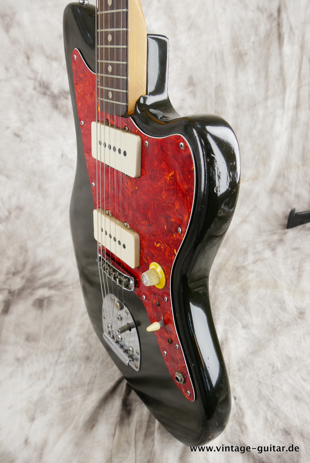 img/vintage/5505/Fender_Jazzmaster_black_mods_USA_1965-006.JPG
