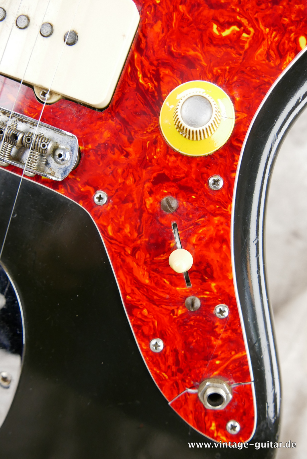 img/vintage/5505/Fender_Jazzmaster_black_mods_USA_1965-015.JPG
