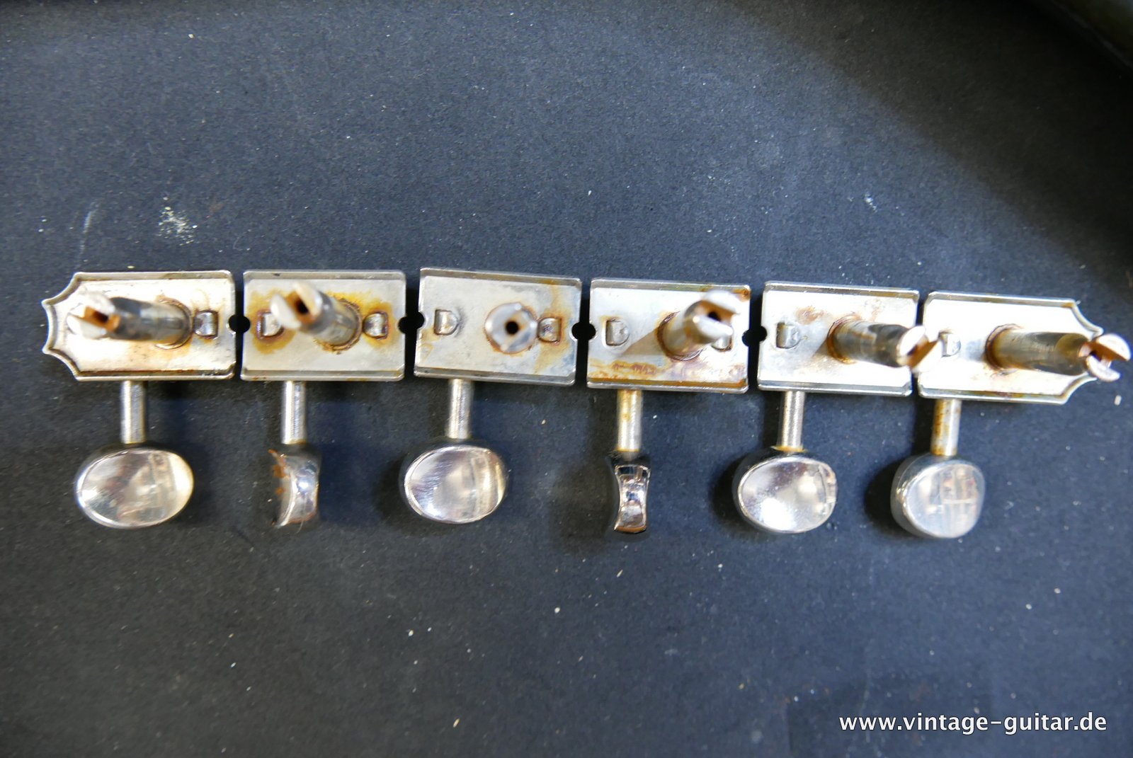 img/vintage/5505/Fender_Jazzmaster_black_mods_USA_1965-021.JPG