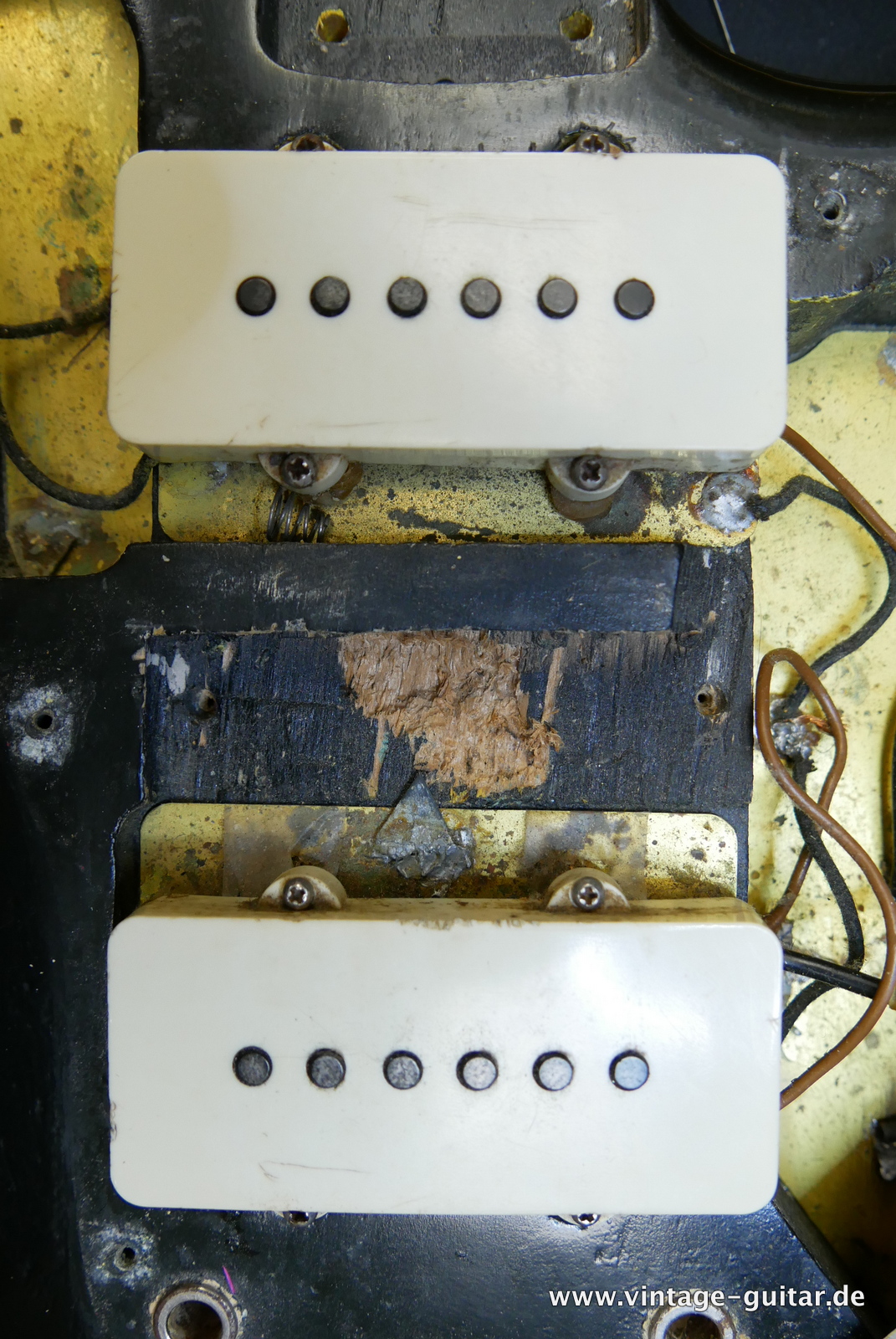 img/vintage/5505/Fender_Jazzmaster_black_mods_USA_1965-022.JPG