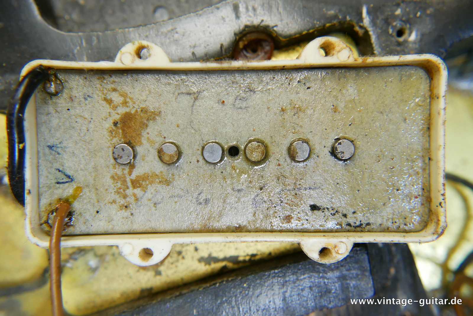 img/vintage/5505/Fender_Jazzmaster_black_mods_USA_1965-024.JPG
