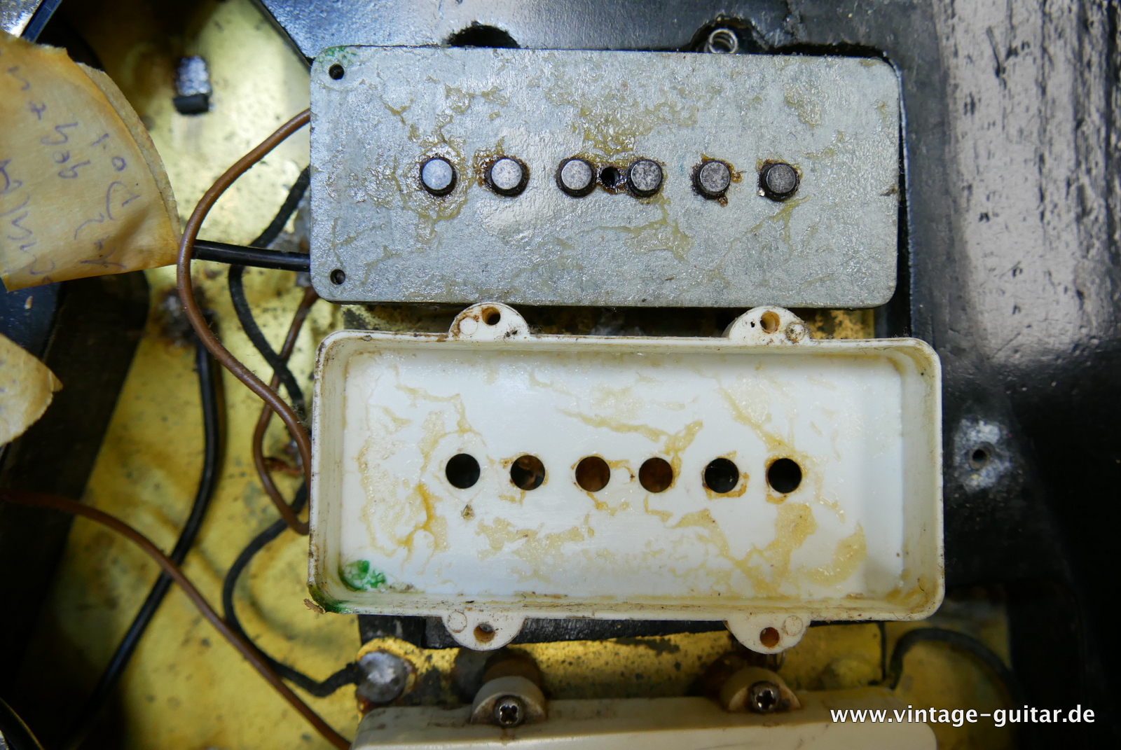 img/vintage/5505/Fender_Jazzmaster_black_mods_USA_1965-027.JPG