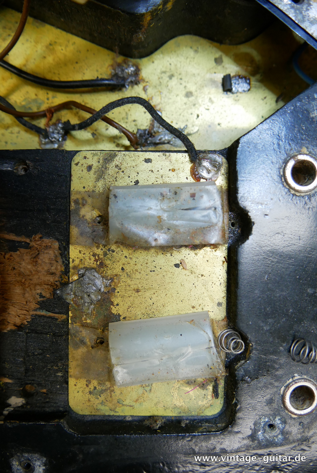 img/vintage/5505/Fender_Jazzmaster_black_mods_USA_1965-030.JPG