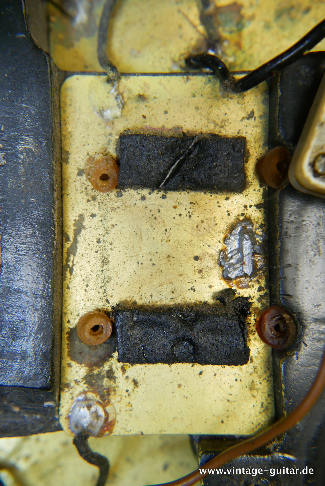 img/vintage/5505/Fender_Jazzmaster_black_mods_USA_1965-031.JPG