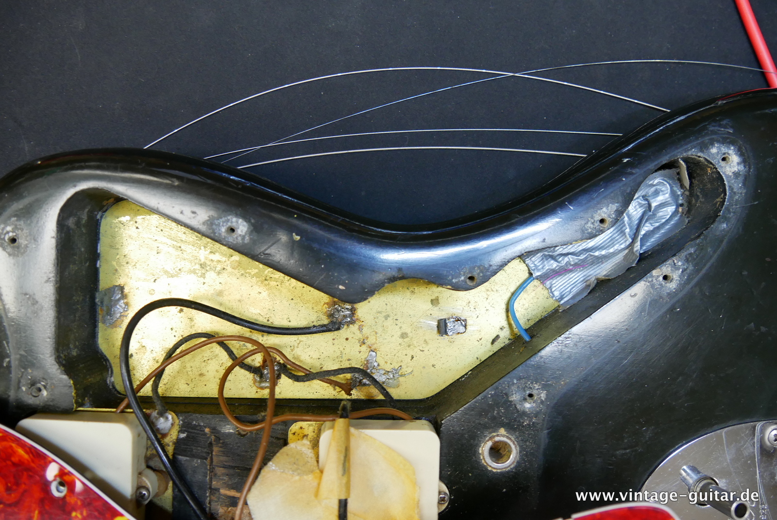img/vintage/5505/Fender_Jazzmaster_black_mods_USA_1965-032.JPG