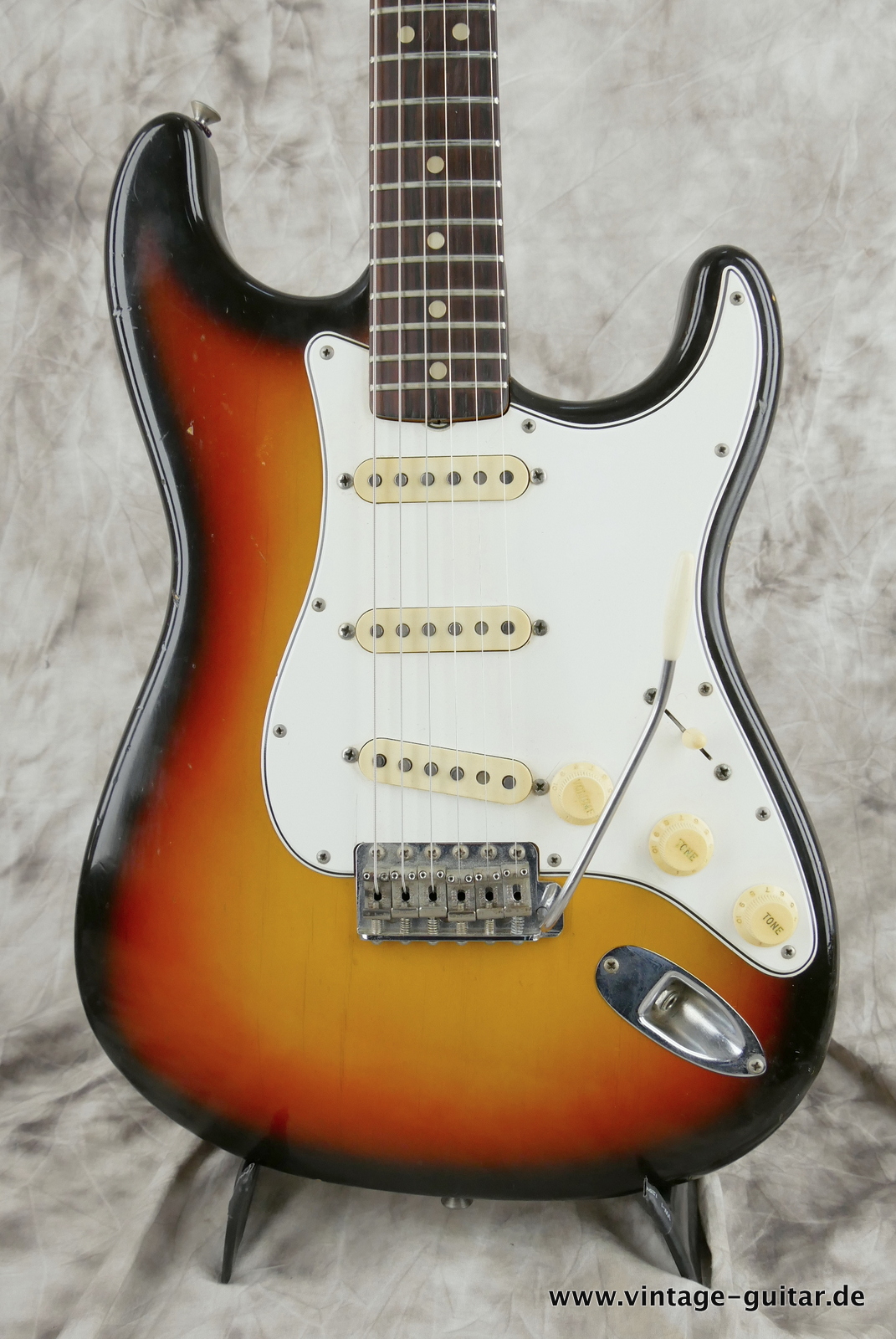 img/vintage/5506/Fender-Stratocaster-1965-sunburst-003.JPG