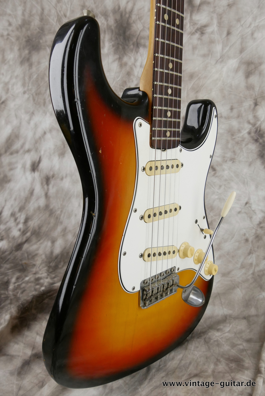 img/vintage/5506/Fender-Stratocaster-1965-sunburst-005.JPG