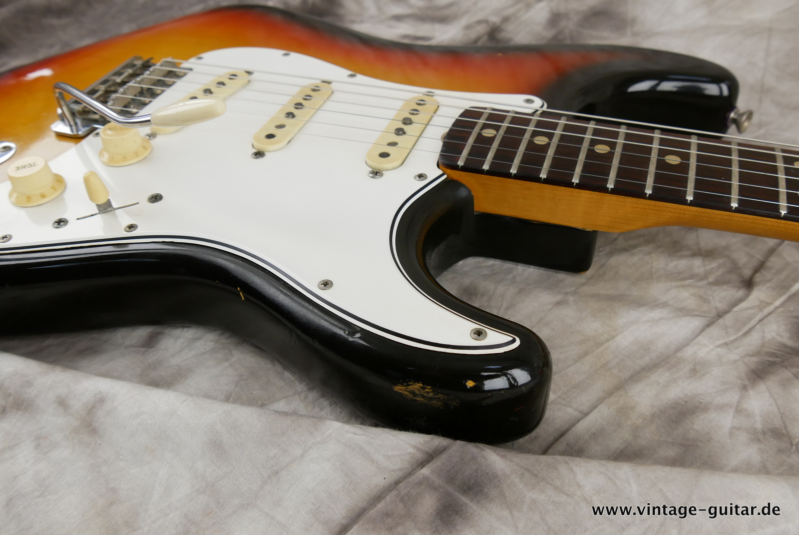 Fender-Stratocaster-1965-sunburst-019.JPG