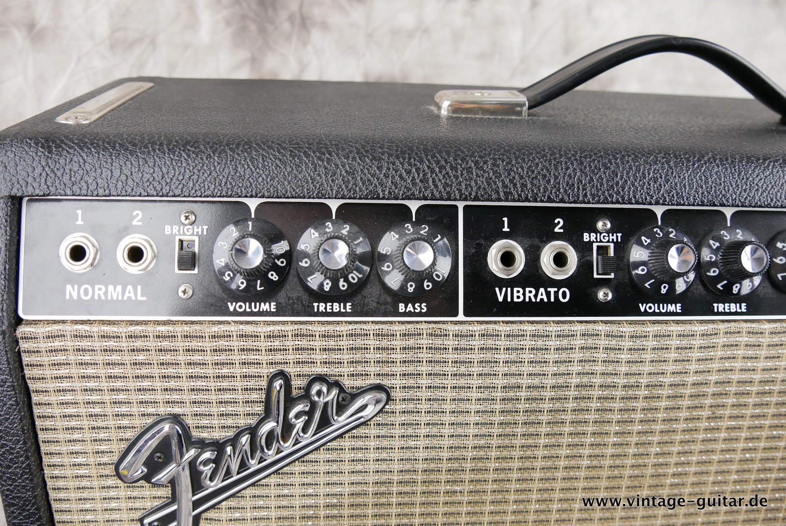 img/vintage/5507/Fender_Vibrolux_Reverb_blackface_black_1965-005.JPG