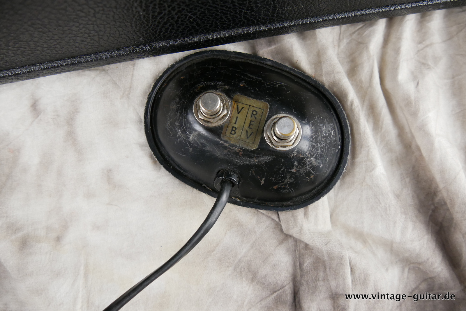 img/vintage/5507/Fender_Vibrolux_Reverb_blackface_black_1965-010.JPG