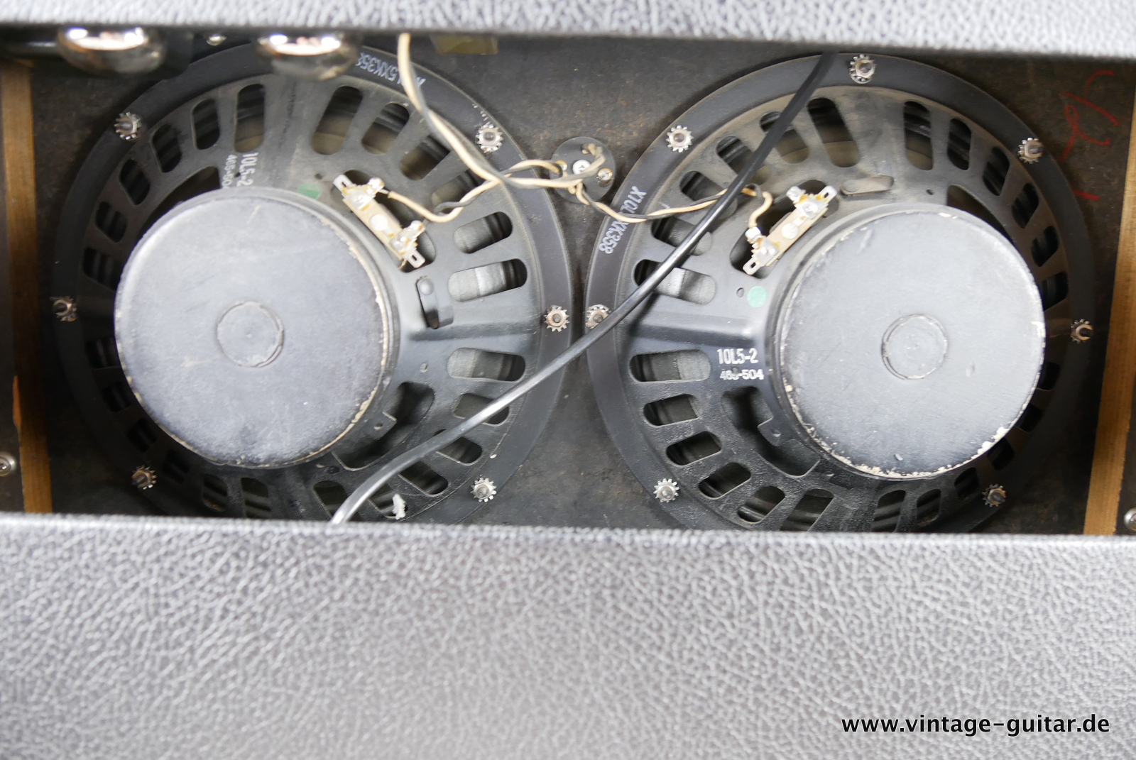 img/vintage/5507/Fender_Vibrolux_Reverb_blackface_black_1965-011.JPG