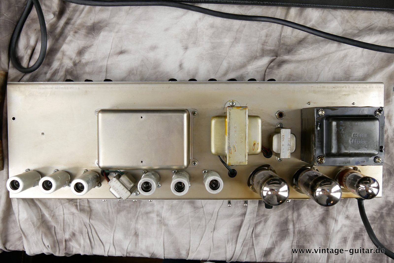 img/vintage/5507/Fender_Vibrolux_Reverb_blackface_black_1965-014.JPG