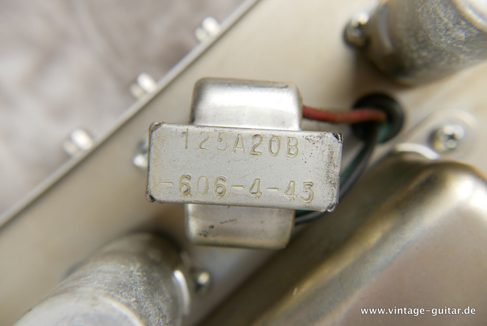 img/vintage/5507/Fender_Vibrolux_Reverb_blackface_black_1965-017.JPG