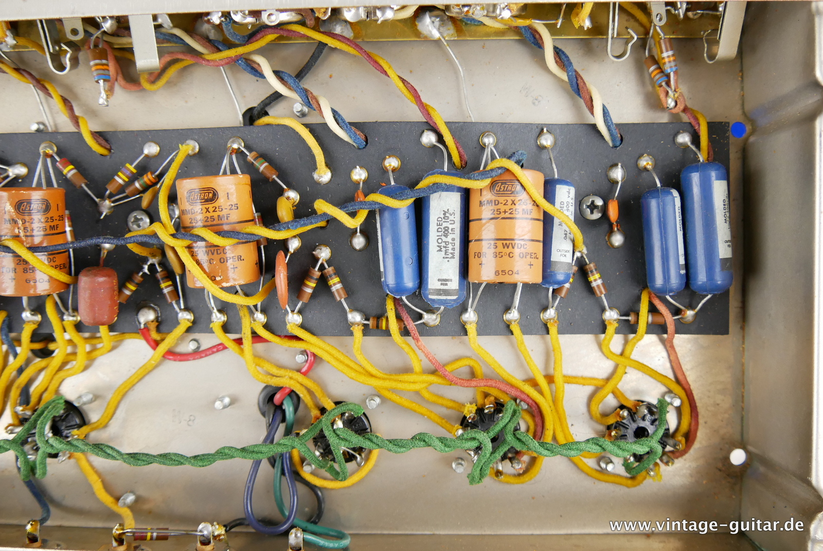 img/vintage/5507/Fender_Vibrolux_Reverb_blackface_black_1965-023.JPG