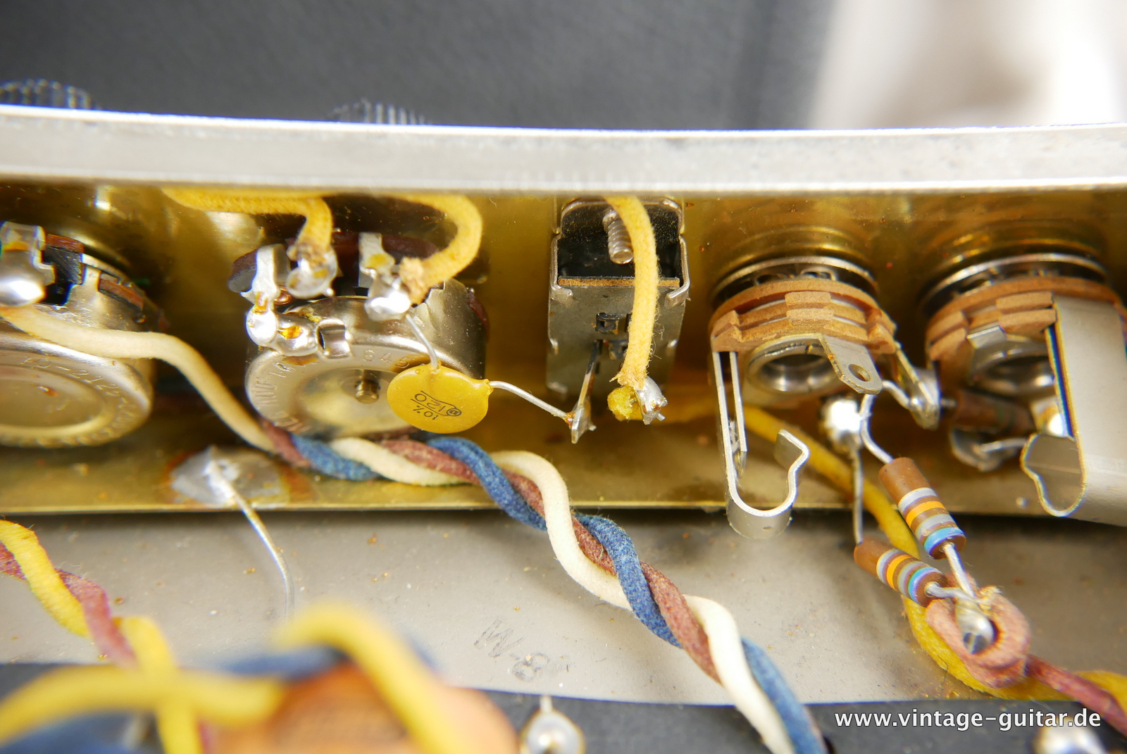img/vintage/5507/Fender_Vibrolux_Reverb_blackface_black_1965-027.JPG