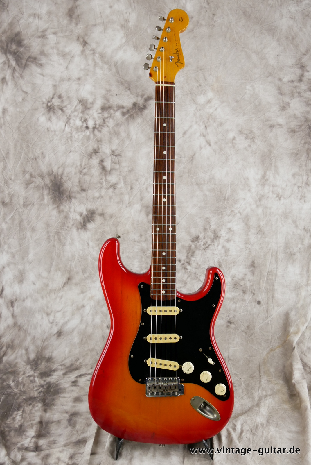 img/vintage/5510/Fender_Stratocaster_ST_62_Japan_sienna_burst_1984-001.JPG
