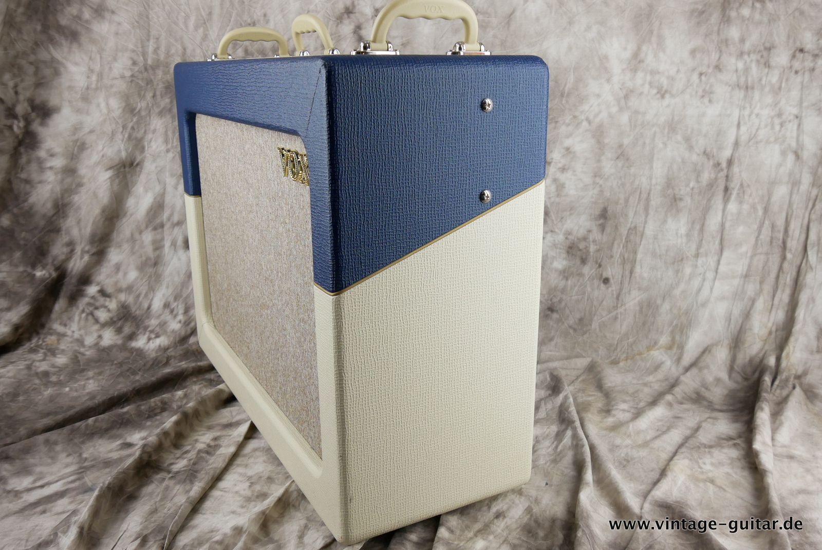img/vintage/5511/Vox_AC_30_C2_TV_limited_edition_blue_white_China_2014-004.JPG