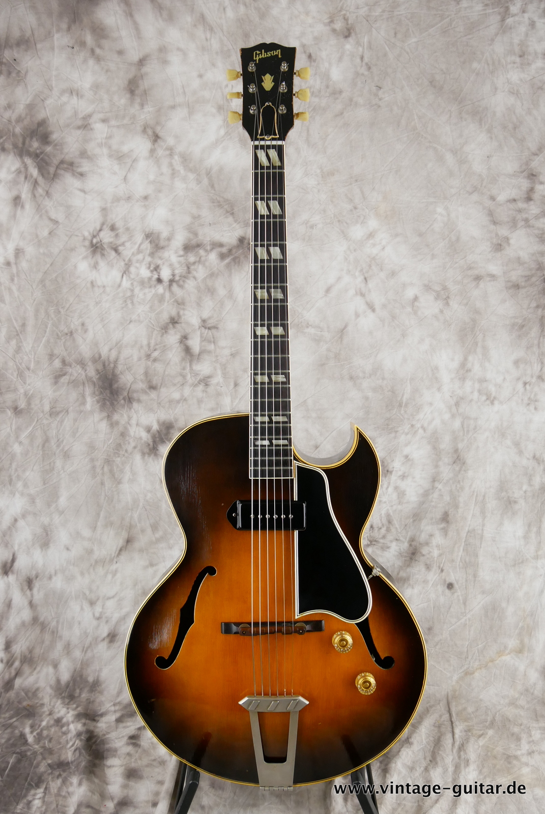 Gibson_ES-175_P_90_sunburst_1950-001.JPG