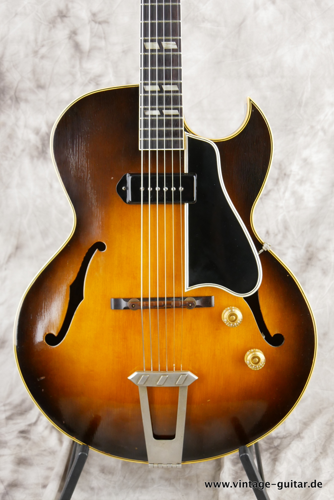 Gibson_ES-175_P_90_sunburst_1950-003.JPG