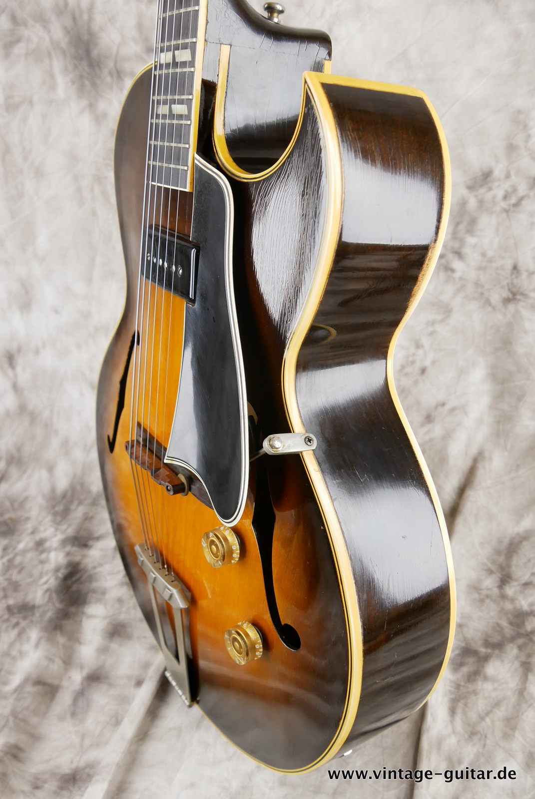Gibson_ES-175_P_90_sunburst_1950-006.JPG